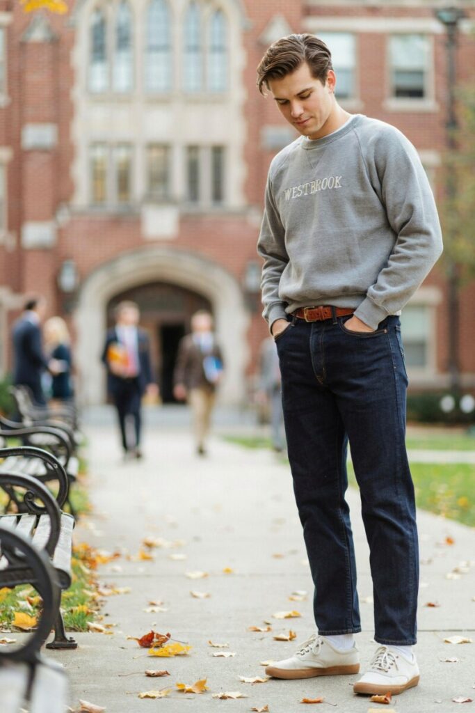 Crewneck Sweatshirt with High-Waisted Jeans