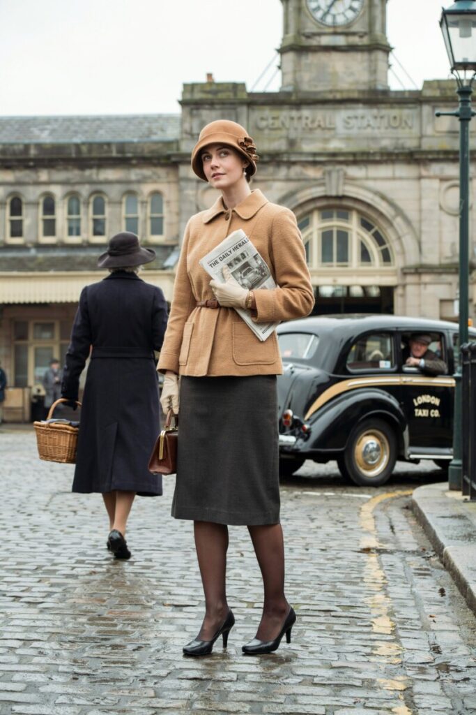Short Wool Coat with Gloves and Cloche Hat
